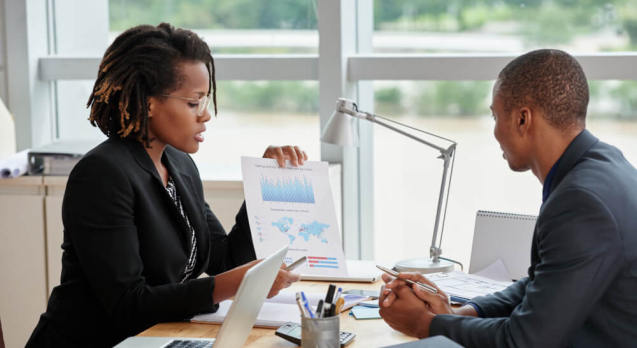 side-view-businesswoman-showing-analytical-charts-her-male-coworker (1)